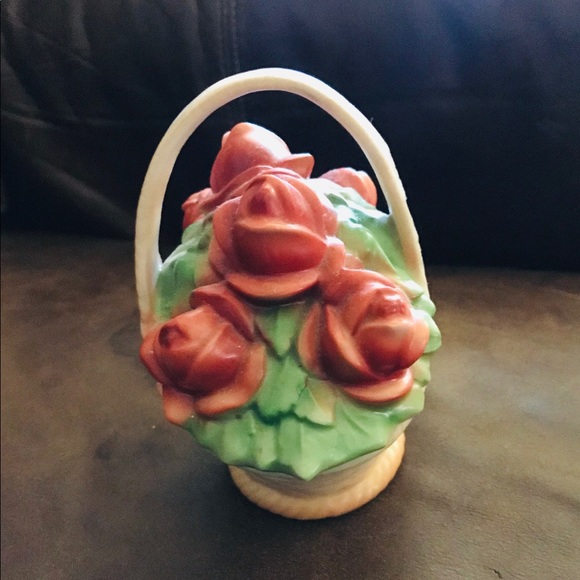 Other - Vintage porcelain trinket basket of roses